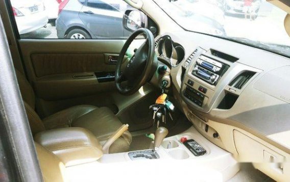 Selling Black Toyota Fortuner 2005 Automatic Gasoline-7