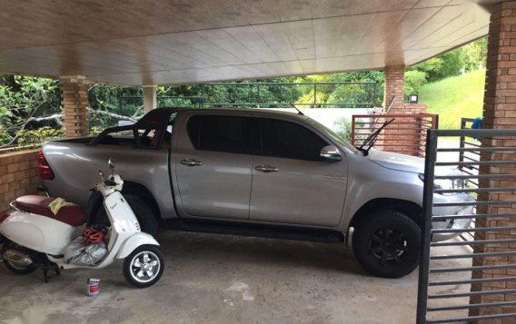 2nd Hand Toyota Hilux 2016 Automatic Diesel for sale in Imus-1