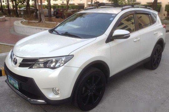 White Toyota Rav4 2013 for sale in Mandaluyong