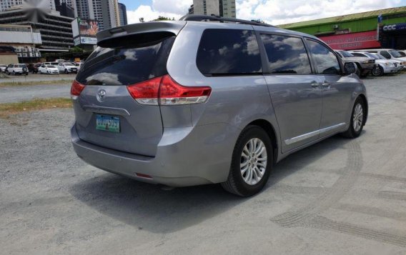 Selling Toyota Sienna 2013 at 50000 km in Pasig-3