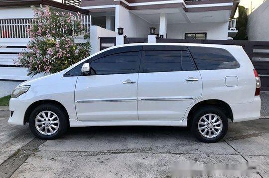 Selling White Toyota Innova 2013 at 50000 km -2