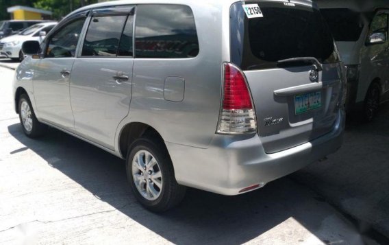 2nd Hand Toyota Innova 2012 at 34000 km for sale-3