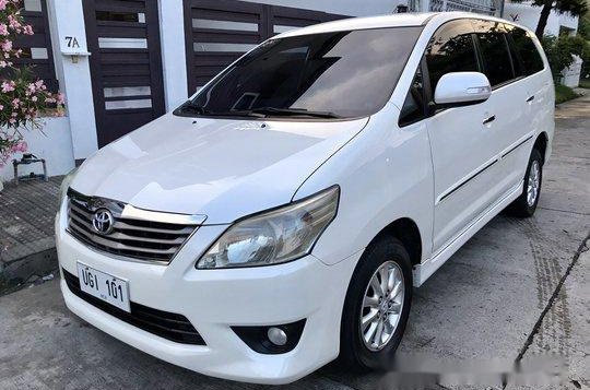 Selling White Toyota Innova 2013 at 50000 km -1