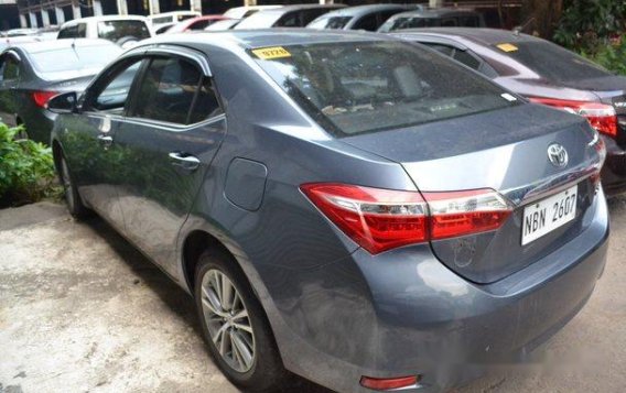 Grey Toyota Corolla Altis 2016 at 42000 km for sale -2