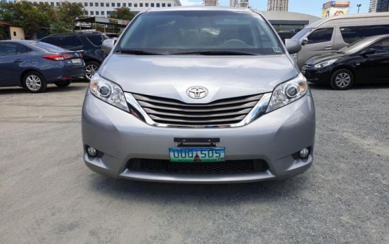 Selling Toyota Sienna 2013 at 50000 km in Pasig