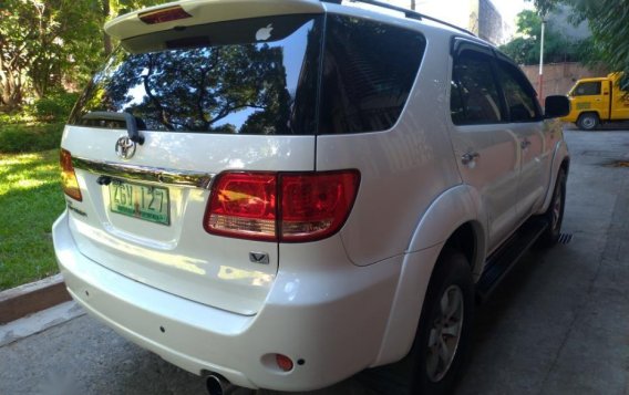 2nd Hand Toyota Fortuner 2007 Automatic Diesel for sale in Pasig-3