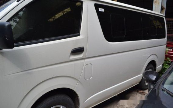 White Toyota Hiace 2016 at 28000 km for sale-1