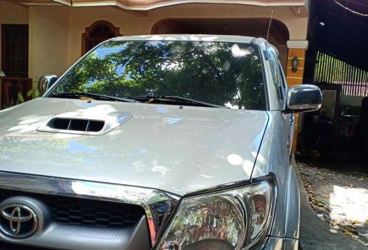 Selling Used Toyota Hilux 2011 in Legazpi-1
