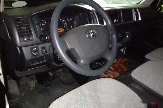 Selling Toyota Hiace 2017 Manual Gasoline at 22771 km -5