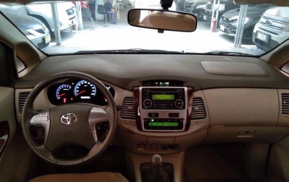 Selling 2nd Hand Toyota Innova 2014 in Makati-9