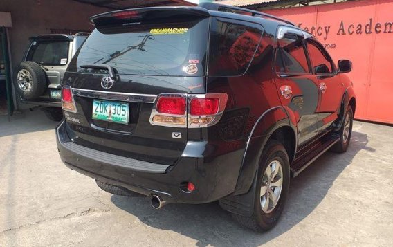 Black Toyota Fortuner 2006 at 69000 km for sale-4