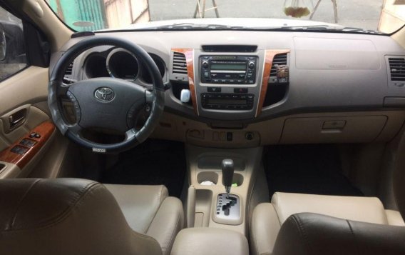 Selling 2nd Hand Toyota Fortuner 2010 in Quezon City-1