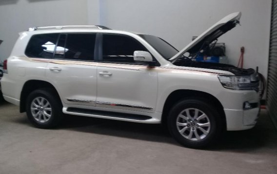 Selling Brand New Toyota Land Cruiser 2019 Automatic Diesel in Quezon City-2
