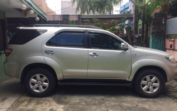 Selling 2nd Hand Toyota Fortuner 2010 in Quezon City-2