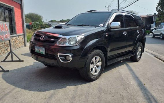 Black Toyota Fortuner 2006 at 69000 km for sale