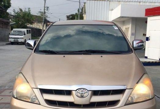 Selling Used Toyota Innova 2006 at 80000 km in Makati-8