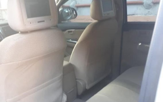 Selling 2nd Hand Toyota Hilux 2015 Automatic Diesel in Lipa-2