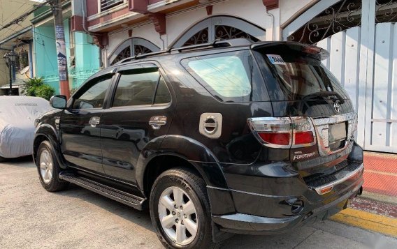 Selling Used Toyota Fortuner 2011 Automatic Diesel at 70000 km in Manila-5