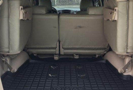 Selling Used Toyota Innova 2006 at 80000 km in Makati-4