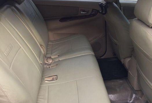 Selling Used Toyota Innova 2006 at 80000 km in Makati-5