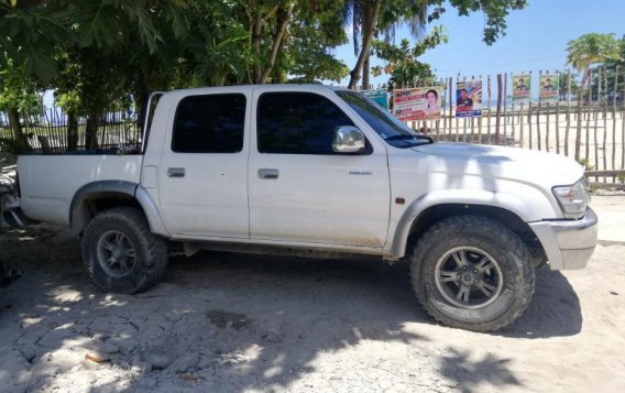 Toyota Hilux 2004 Manual Diesel for sale in Surigao City-11