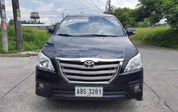 Selling Black Toyota Innova 2015 at 40600 km 