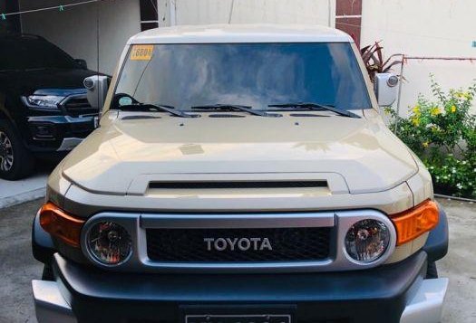 Selling 2nd Hand Toyota Fj Cruiser 2015 in Lipa