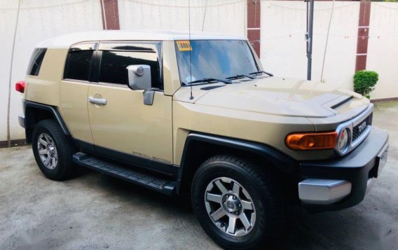 Selling 2nd Hand Toyota Fj Cruiser 2015 in Lipa-2