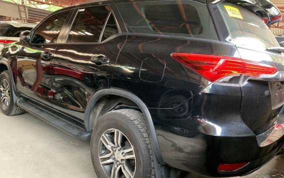 Selling Black Toyota Fortuner 2018 in Quezon City-3