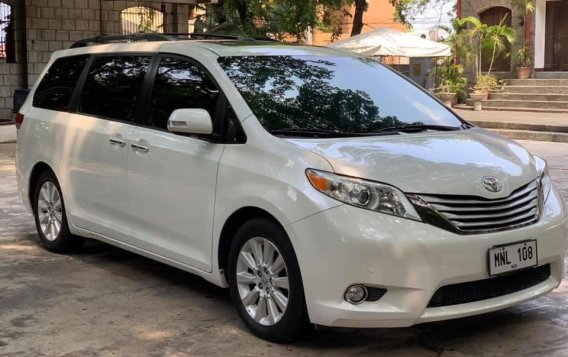 Selling White Toyota Sienna 2014 Van Automatic Gasoline at 24000 km in Quezon City-6