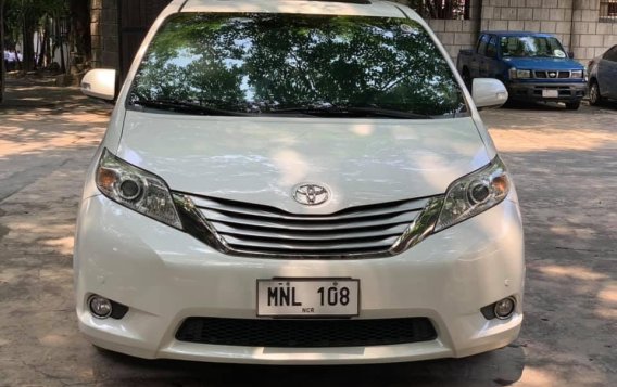 Selling White Toyota Sienna 2014 Van Automatic Gasoline at 24000 km in Quezon City