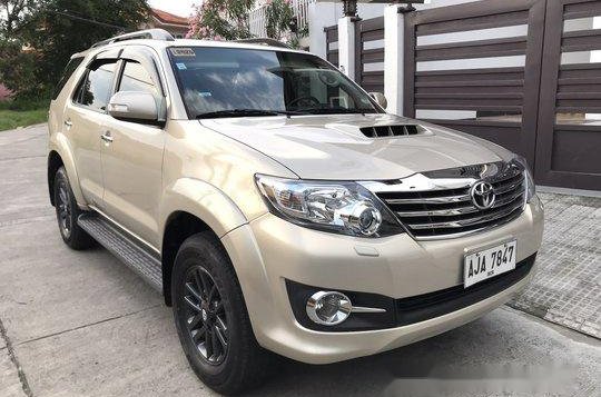 Selling Beige Toyota Fortuner 2015 at 30000 km 