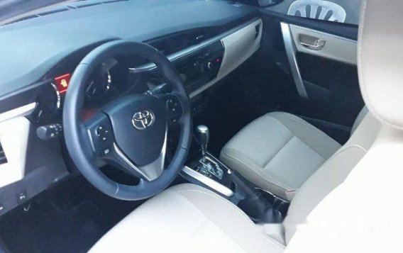 Sell Black 2015 Toyota Corolla Altis Automatic Gasoline at 17000 km-8