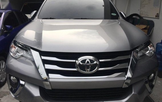 Selling Silver Toyota Fortuner 2017 Automatic Diesel in Quezon City-2