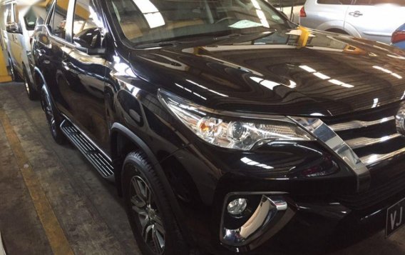 Toyota Fortuner 2017 Manual Diesel for sale in Quezon City-1