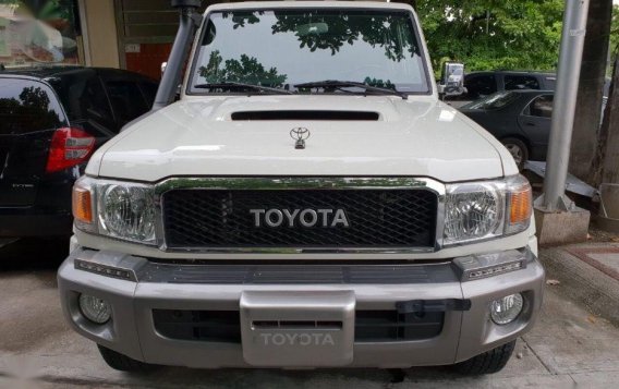 Sell White 2019 Toyota Land Cruiser Manual Diesel in Quezon City-3