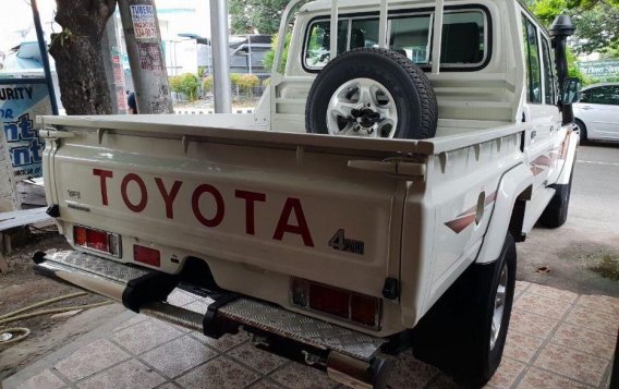 Sell White 2019 Toyota Land Cruiser Manual Diesel in Quezon City-7