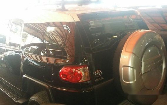 Black Toyota Fj Cruiser 2014 at 38000 km for sale-3