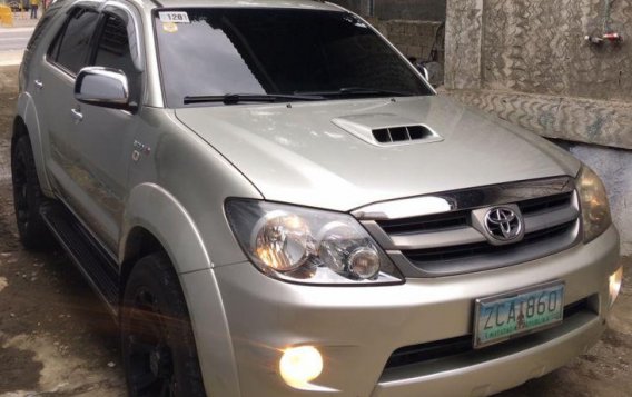 Selling Toyota Fortuner 2005 Automatic Diesel in Lipa-11