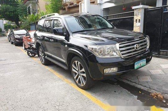Black Toyota Land Cruiser 2011 at 100000 km for sale