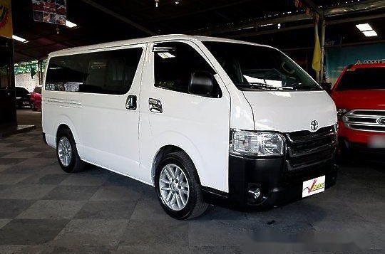 Sell White 2016 Toyota Hiace at 32000 km -1