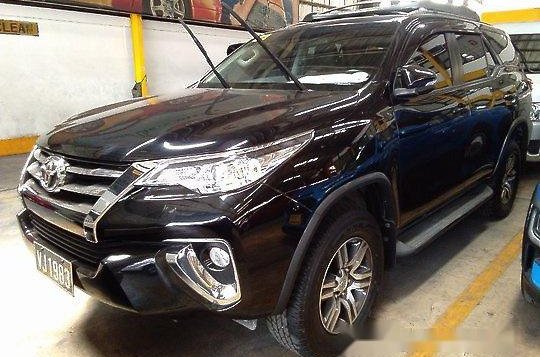 Sell Black 2017 Toyota Fortuner Manual Diesel at 15483 km -1