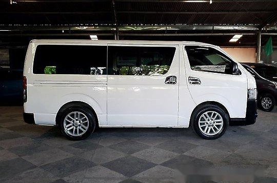 Sell White 2016 Toyota Hiace at 32000 km -2