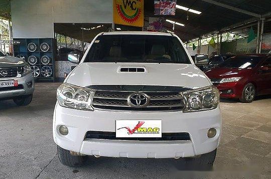 Selling White Toyota Fortuner 2010 Automatic Diesel at 118000 km 