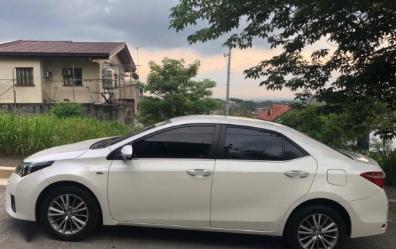 Sell 2nd Hand 2015 Toyota Altis Automatic Gasoline in Taytay-2