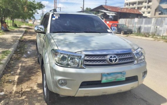 Selling Used Toyota Fortuner 2009 in Mandaue