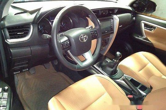 Sell Black 2017 Toyota Fortuner Manual Diesel at 15483 km -3