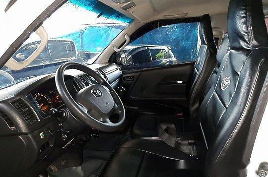 Sell White 2016 Toyota Hiace at 32000 km -3