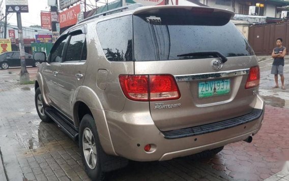 Toyota Fortuner 2006 Automatic Diesel for sale in Quezon City-3