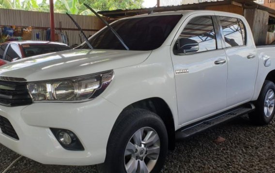 White Toyota Hilux 2016 at 10000 km for sale-2